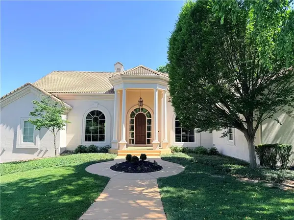 2705 W 112th Street, Leawood, KS 66211