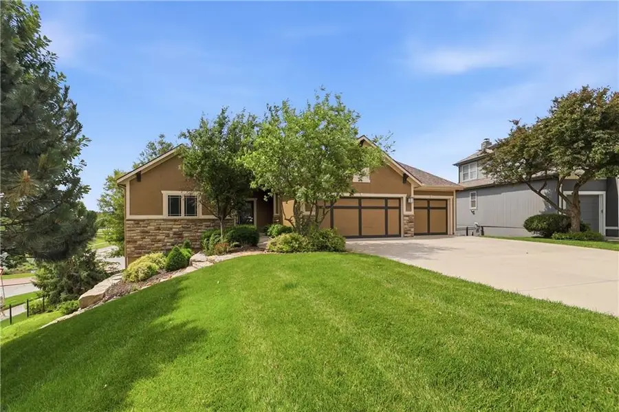 21903 W 57th Terrace, Shawnee, KS 66226 - #2