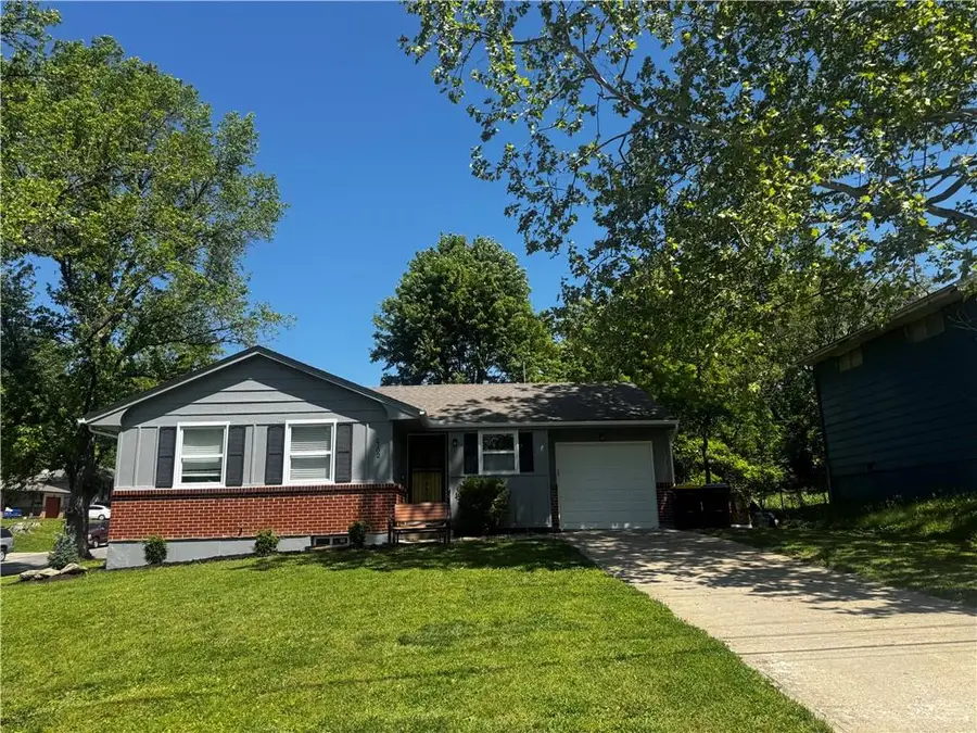 2102 E 87th Street, Kansas City, MO 64132 - #2
