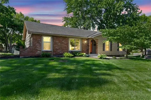 9520 Carter Drive, Overland Park, KS 66212