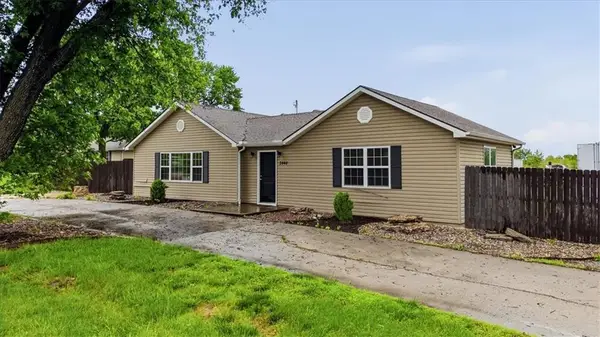 2440 Lowenstein Drive, Lee's Summit, MO 64081