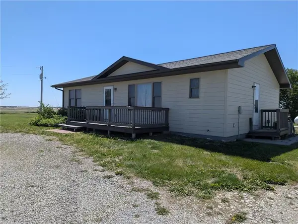 1463 Us-73 Highway, Hiawatha, KS 66434