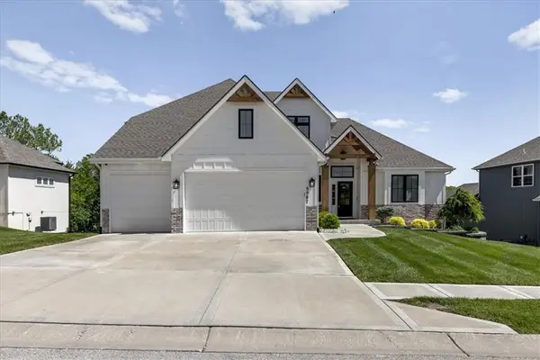 5587 Thousand Oaks Drive, Parkville, MO 64152