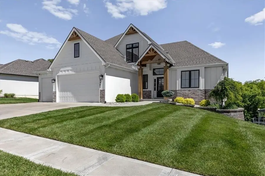5587 Thousand Oaks Drive, Parkville, MO 64152 - #2