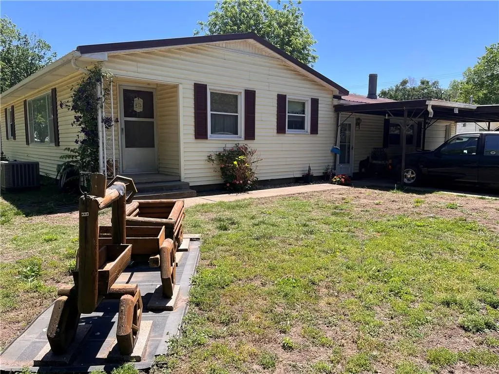 301 S High School Avenue, Altamont, KS 67330 - #1