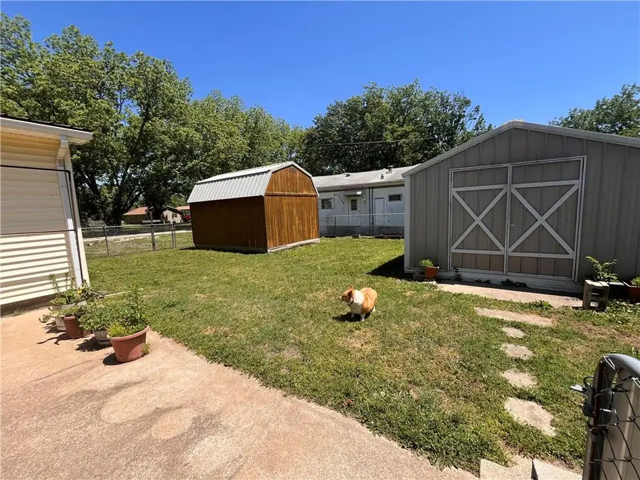 301 S High School Avenue, Altamont, KS 67330 - #3
