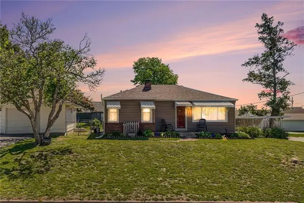 401 Maple Avenue, Smithville, MO 64089