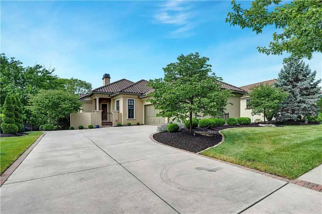 3313 W 138th Street, Leawood, KS 66224 - #1