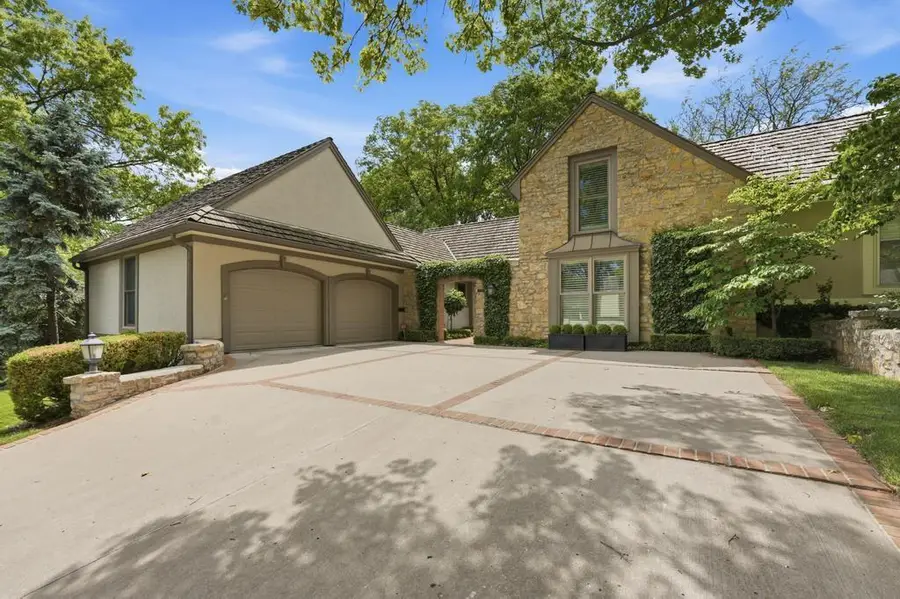 7904 Bristol Court, Prairie Village, KS 66208 - #2