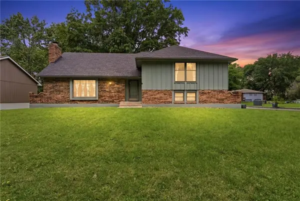 1100 SW Mic O Say Drive, Blue Springs, MO 64015