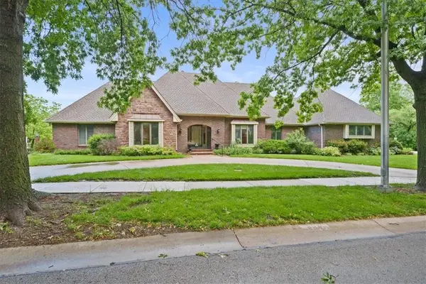 8214 W 99th Street, Overland Park, KS 66212