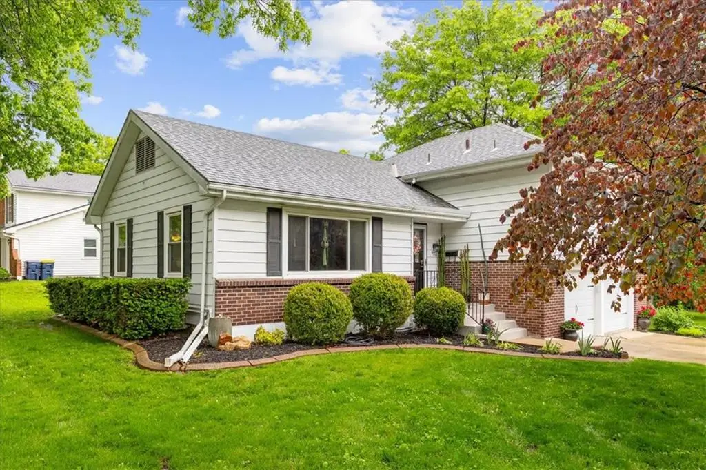 920 W 100 Street, Kansas City, MO 64114 - #1