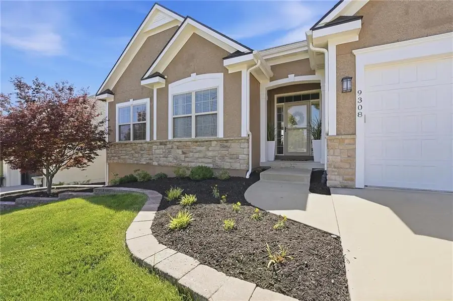 9308 N Bellview Avenue, Kansas City, MO 64155 - #2