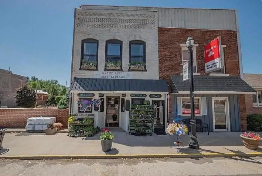 108 E Broadway Street, Brunswick, MO 65236 - #1