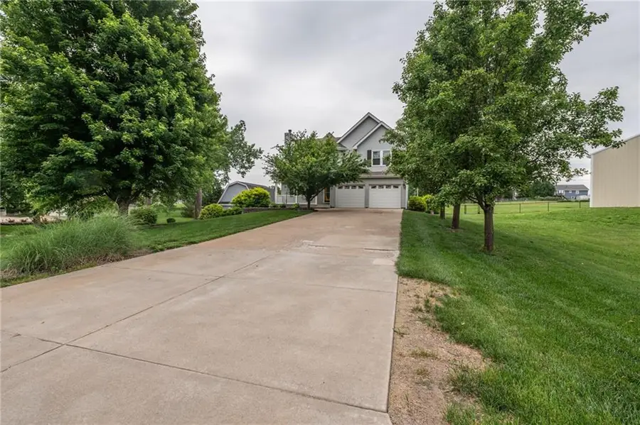 15143 Briarwood Drive, Basehor, KS 66007 - #2