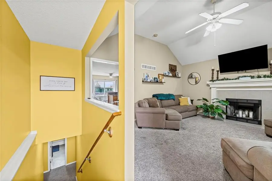 435 N Queen Ridge Avenue, Independence, MO 64056 - #2