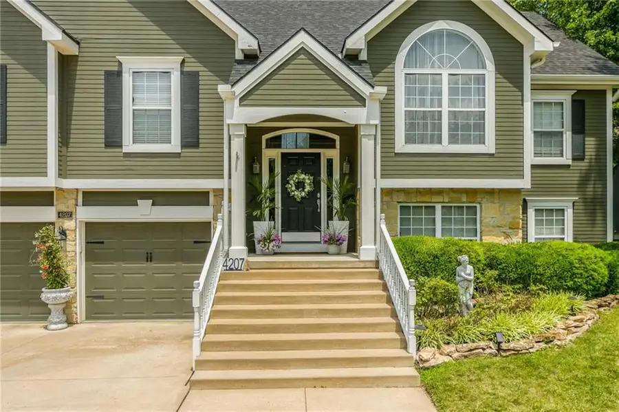 4207 Kensington Drive, Saint Joseph, MO 64506 - #3