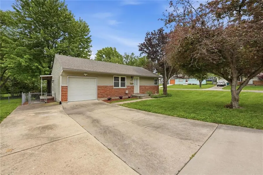 8145 Walmer Street, Overland Park, KS 66204 - #2