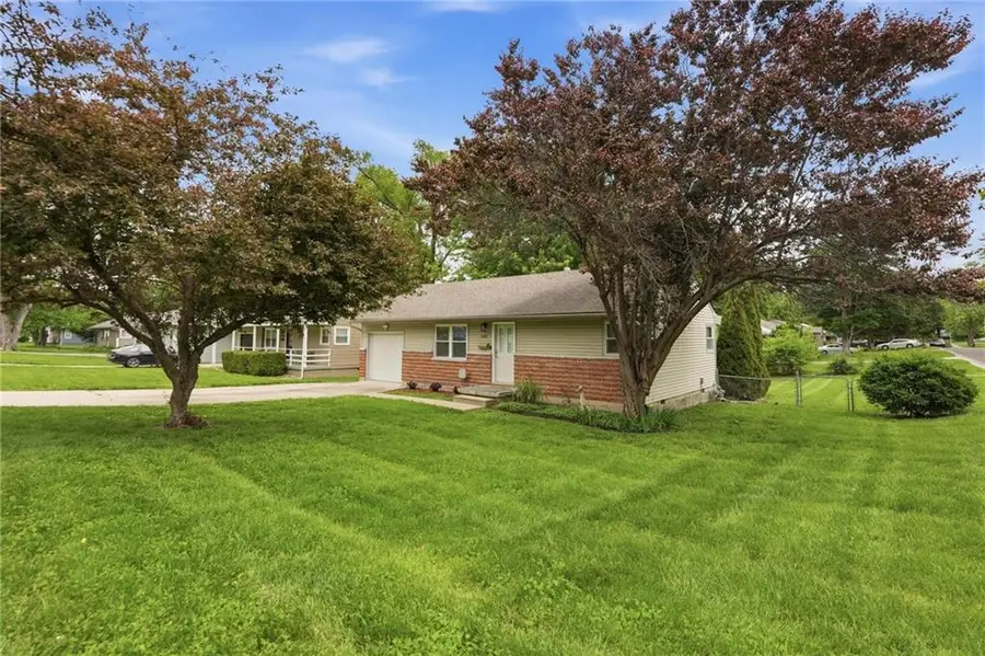 8145 Walmer Street, Overland Park, KS 66204 - #3