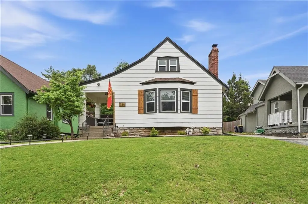 735 E 63rd Terrace, Kansas City, MO 64110 - #1