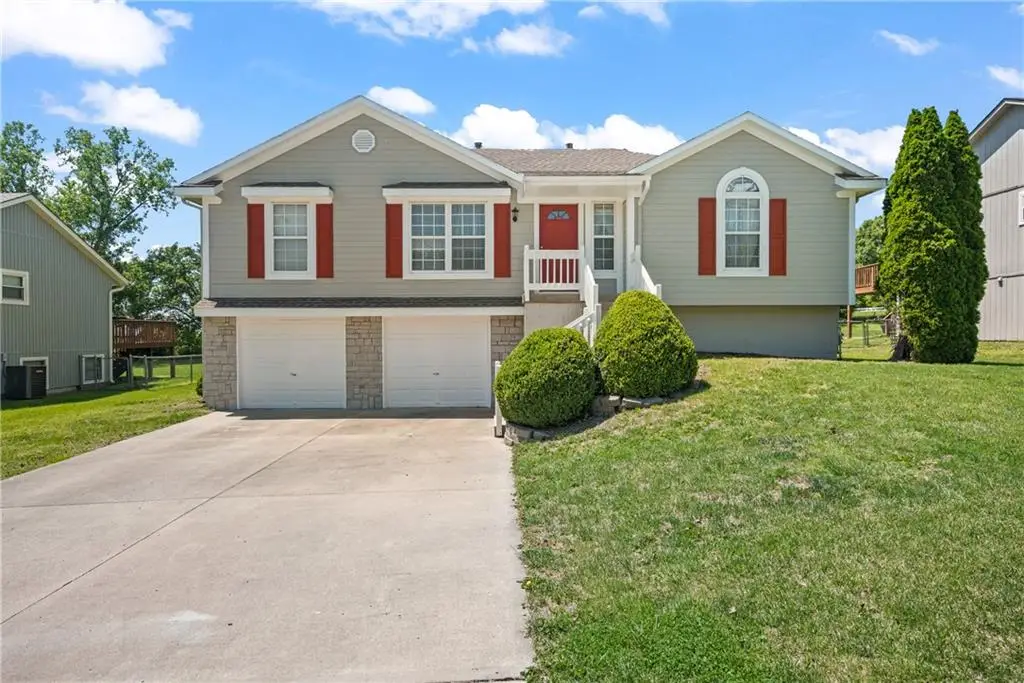 604 S Sunset Lane, Raymore, MO 64083 - #1