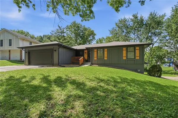 8300 N Virginia Avenue, Kansas City, MO 64118