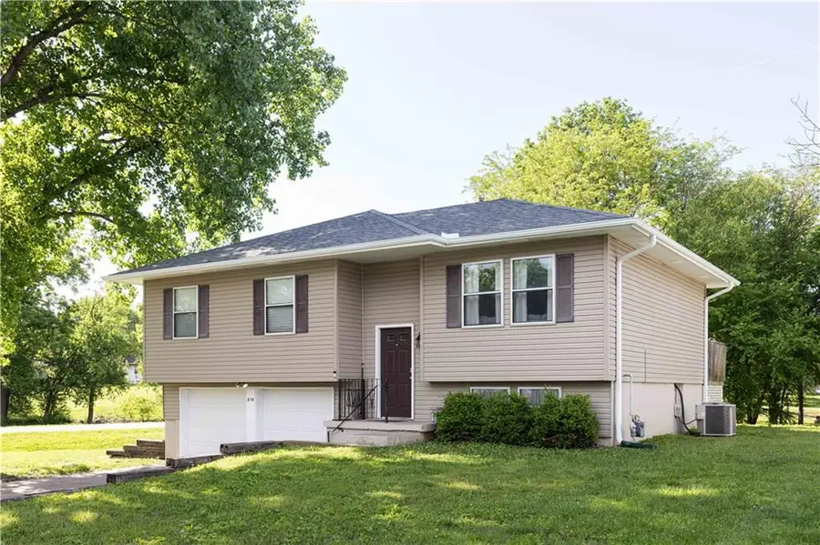 210 E Swisher Drive, Clinton, MO 64735 - #3