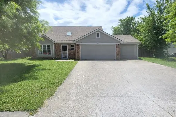 790 Myers Drive, Tonganoxie, KS 66086