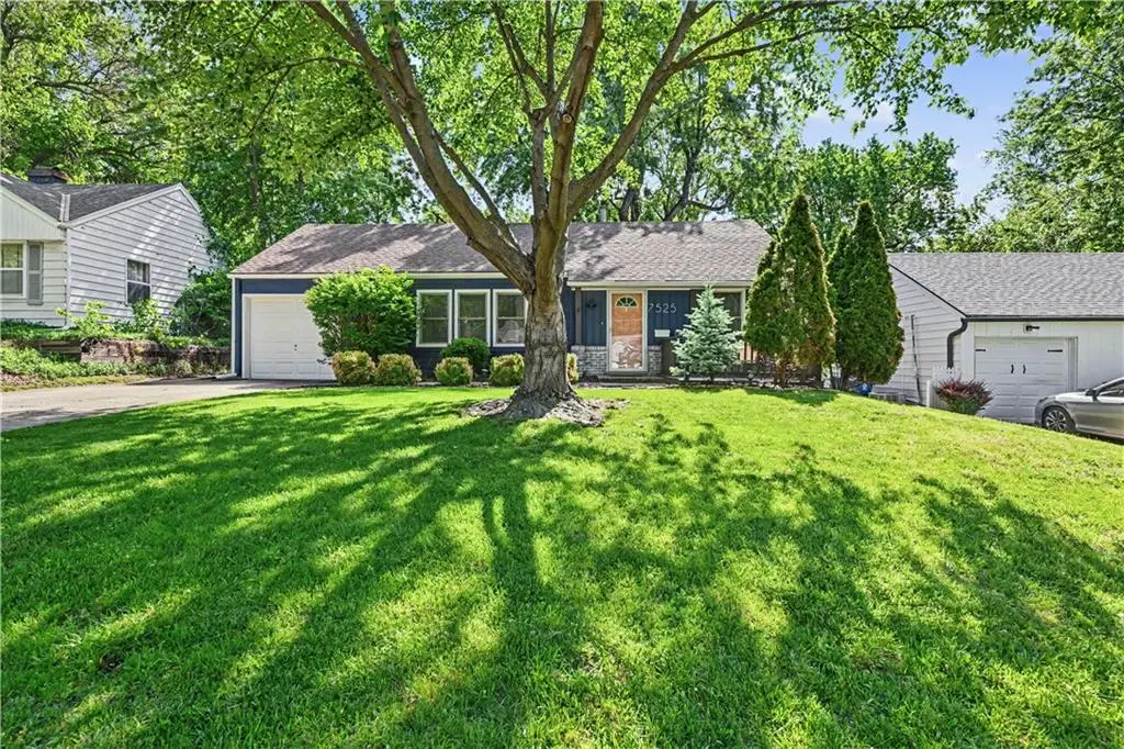 7525 Eaton Street, Prairie Village, KS 66208 - #1