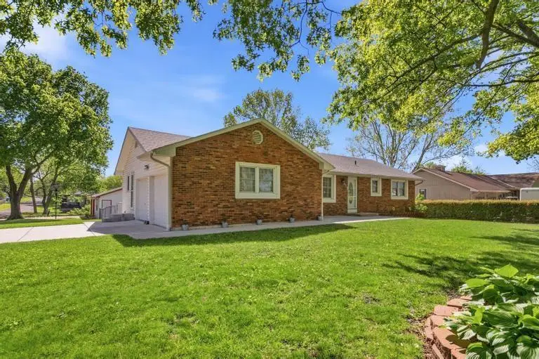 402 S Harrison Street, Spring Hill, KS 66083 - #2