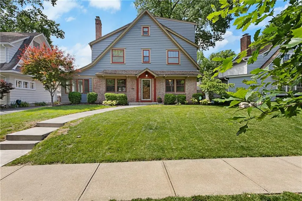109 W 65th Street, Kansas City, MO 64113 - #1