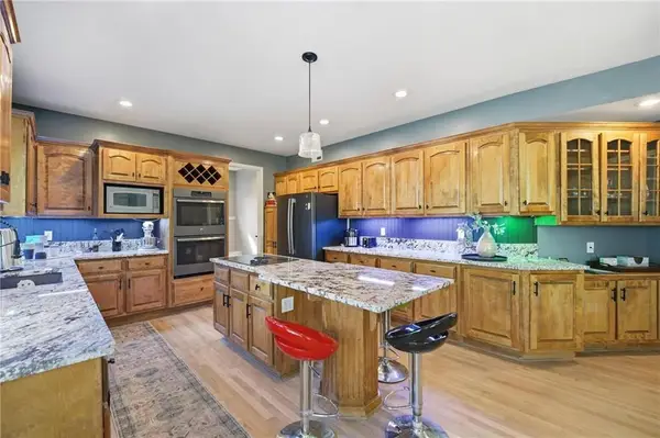 16901 W 84th Street, Lenexa, KS 66219