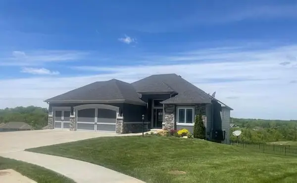 4200 Castlegate Court, St Joseph, MO 64505