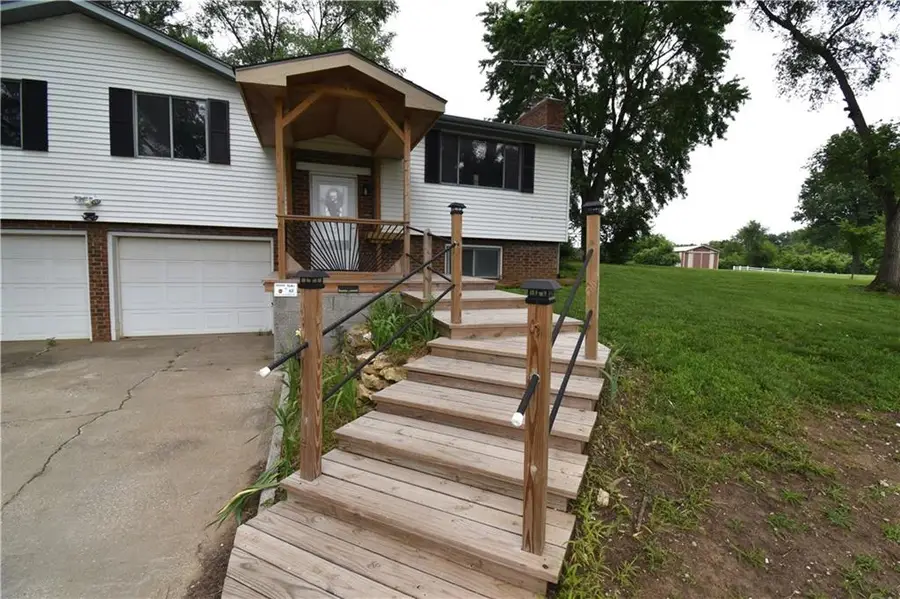 21282 Parallel Road, Tonganoxie, KS 66086 - #2
