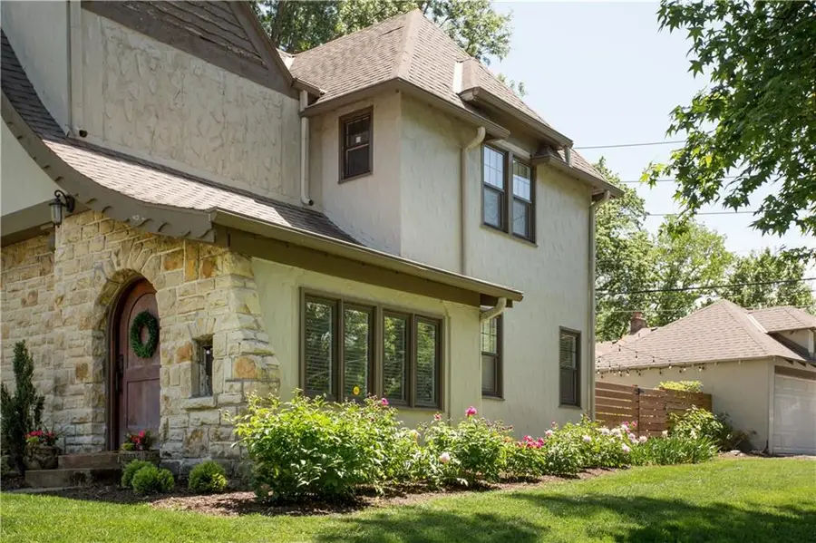 3 E 68th Terrace, Kansas City, MO 64113 - #2