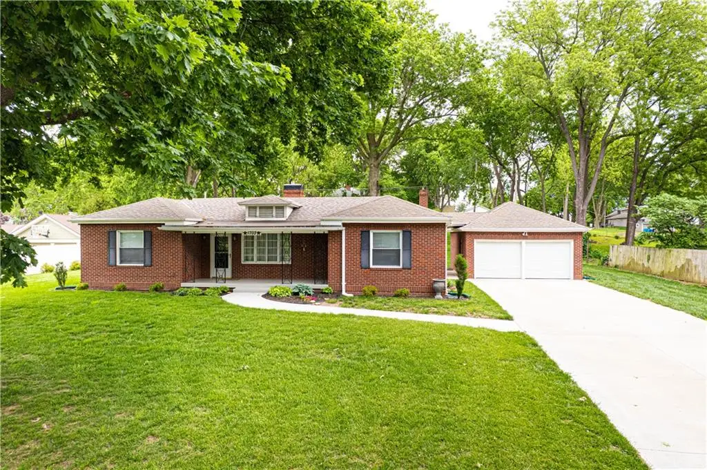 1703 S 40th Street, Saint Joseph, MO 64507 - #1