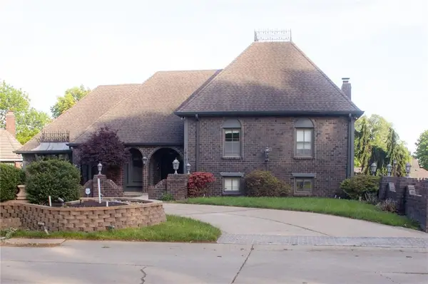 16701 E George Franklyn Drive, Independence, MO 64055