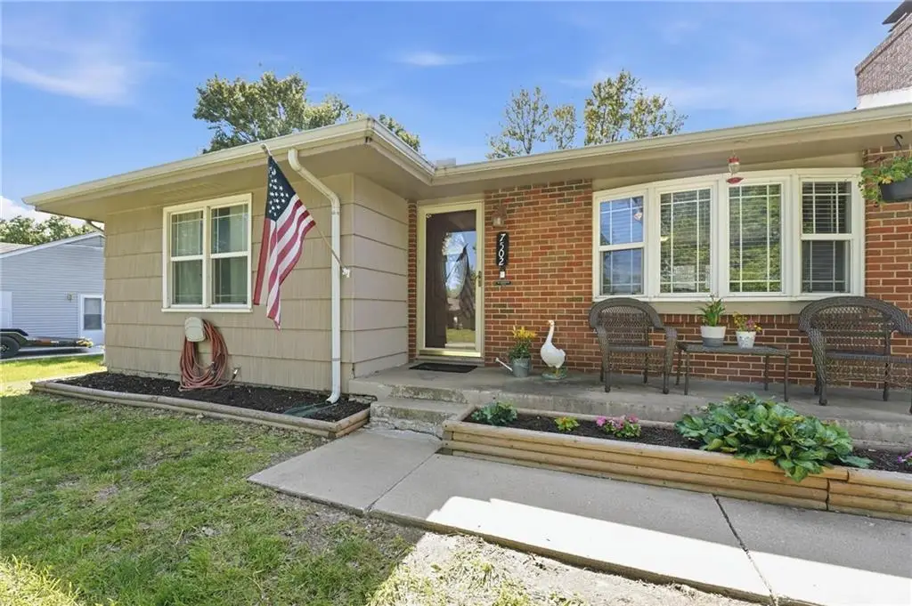 7502 N Wayne Avenue, Gladstone, MO 64118 - #1