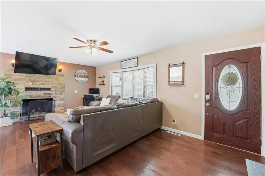 7502 N Wayne Avenue, Gladstone, MO 64118 - #2