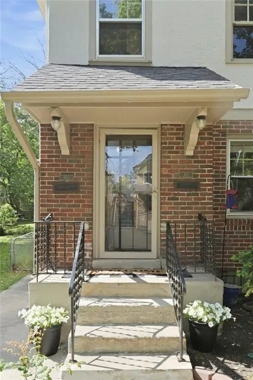 401 E 63rd Terrace, Kansas City, MO 64110 - #3