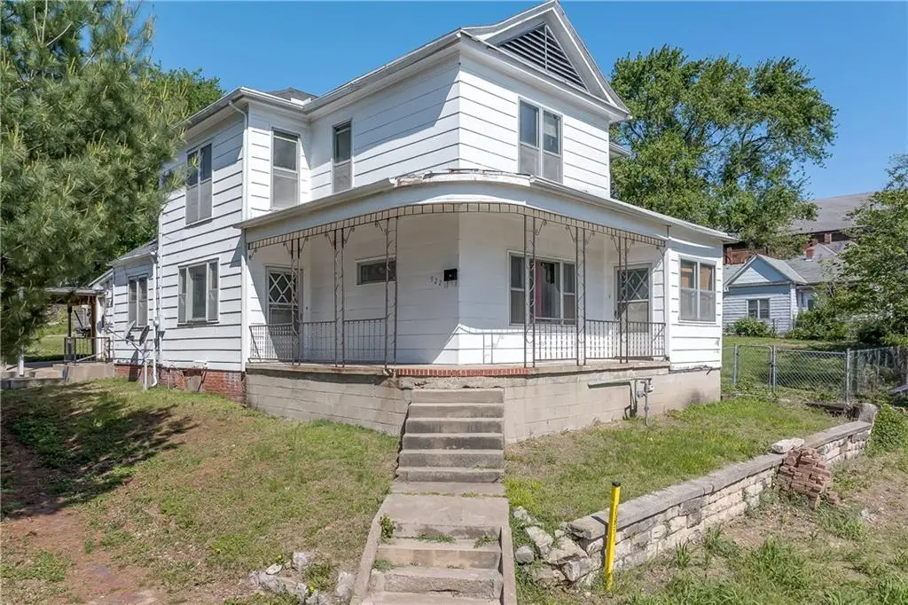 922 S 15th Street, Saint Joseph, MO 64503 - #1