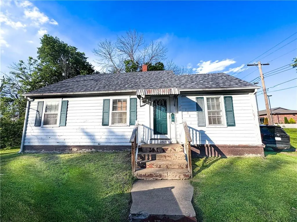 204 W Jackson Street, Windsor, MO 65360 - #1