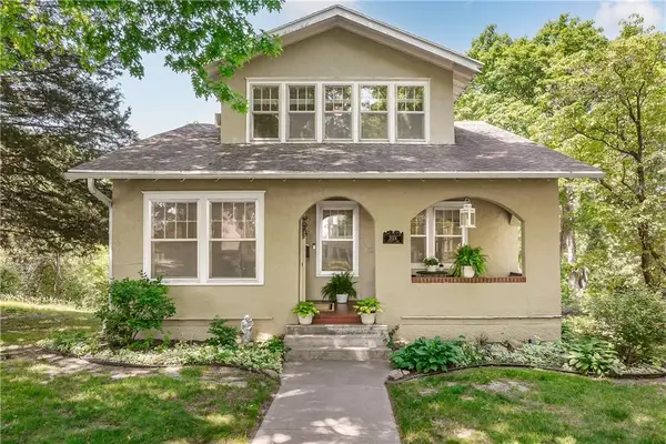 2024 Lovers Lane, St Joseph, MO 64505
