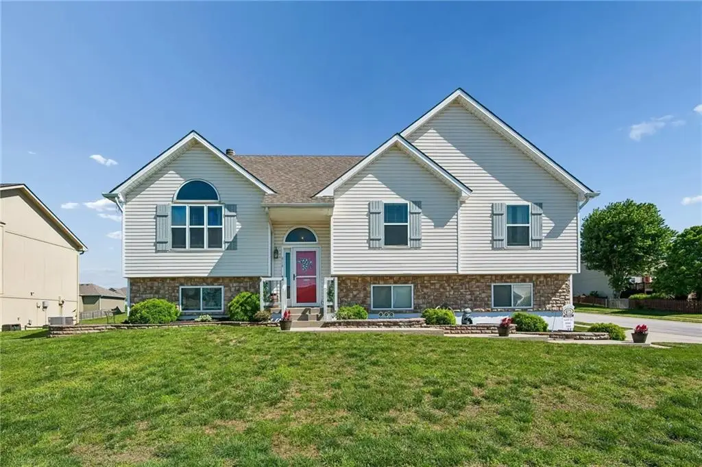 814 W 7th Avenue, Kearney, MO 64060 - #1