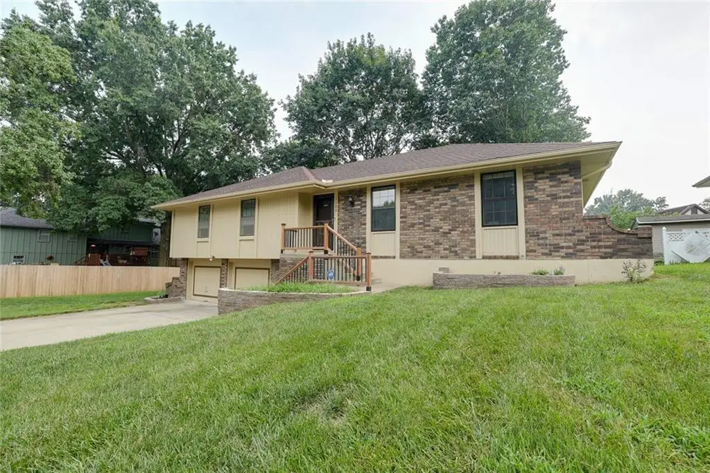 1104 SW Mic-o-say Drive, Blue Springs, MO 64015 - #1