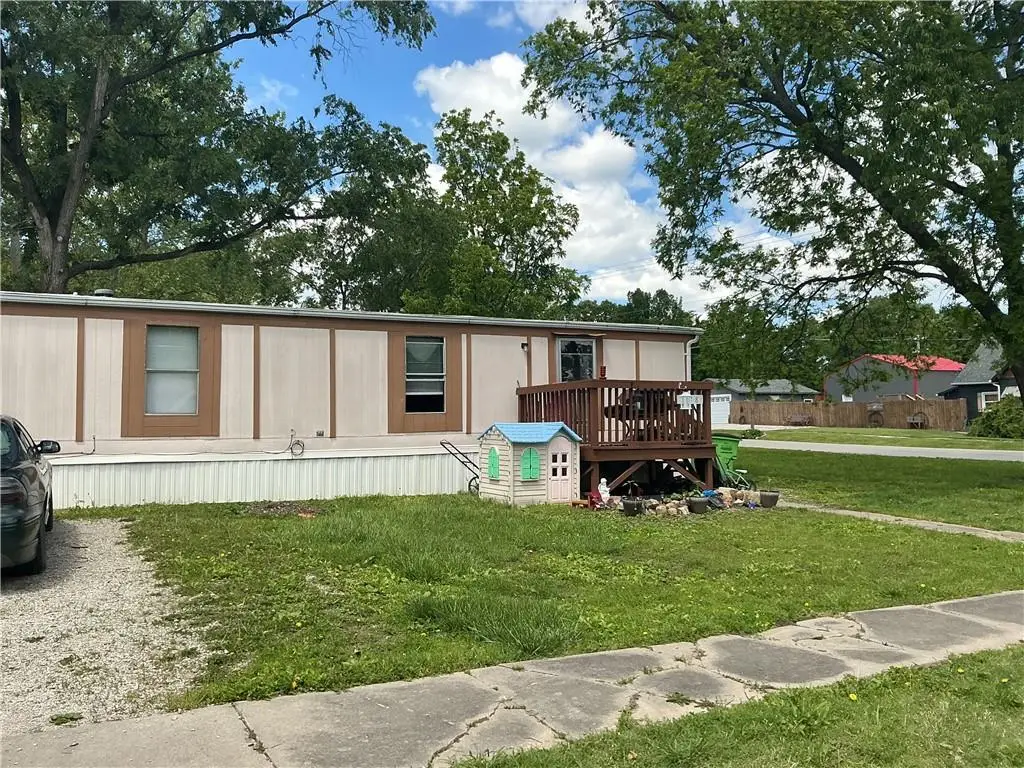 200 E 2nd Street, Pomona, KS 66076 - #1