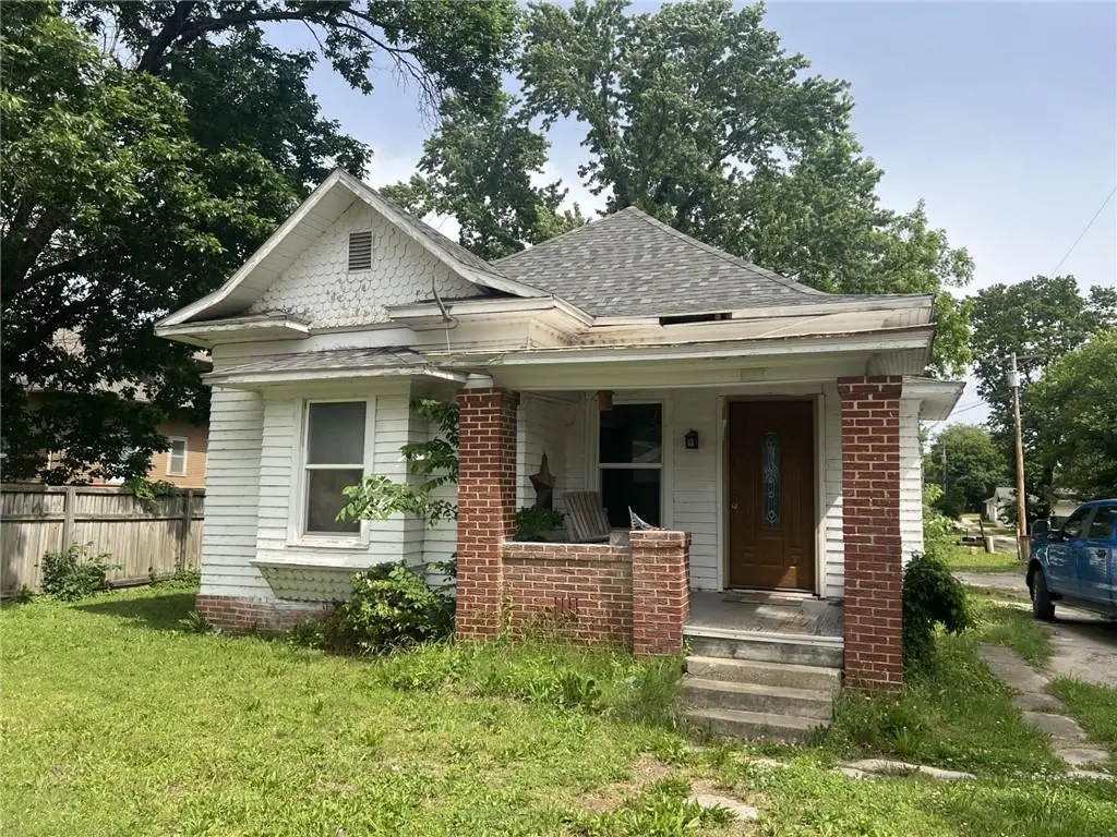 815 Washington Street, Fredonia, KS 66736 - #1