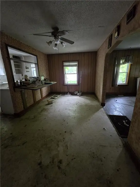 33660 W 83rd Street, De Soto, KS 66018 - #3