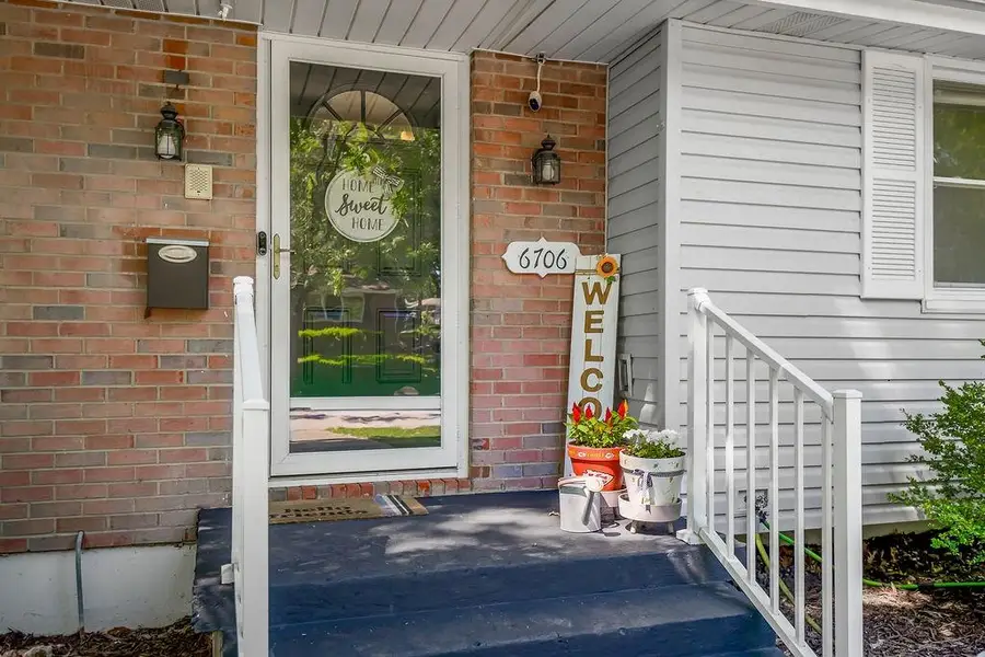 6706 N Bellefontaine Avenue, Gladstone, MO 64119 - #2