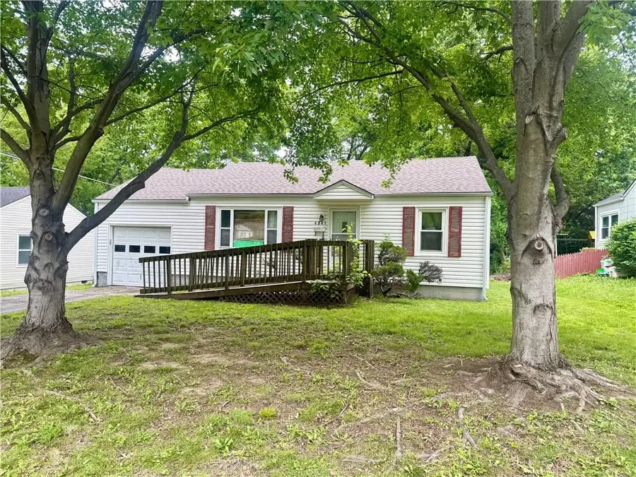 6741 Barton Drive, Shawnee, KS 66203 - #2